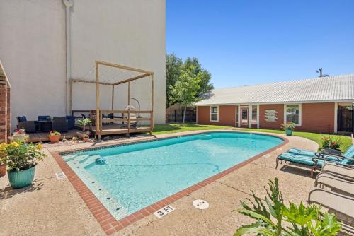 a swimming pool in the backyard of a house at The Eastland Historic Hotel- Imperial Room in Eastland