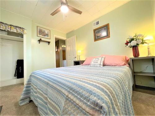 a bedroom with a bed with a blue and pink blanket at High - Family Neighborhood, Pet Friendly in Van Wert