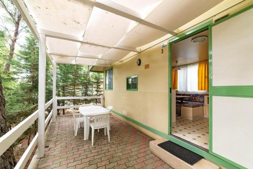 Balcone o terrazza di Villaggio Camping Punta Lunga