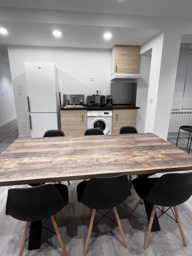 Kuchyň nebo kuchyňský kout v ubytování Hostal Mónaco