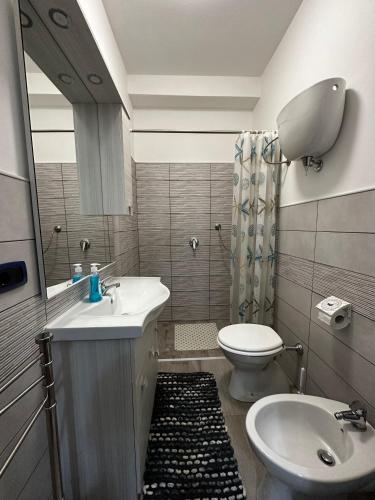 a bathroom with a sink and a toilet and a mirror at Melinda e Marlene in Ioppolo