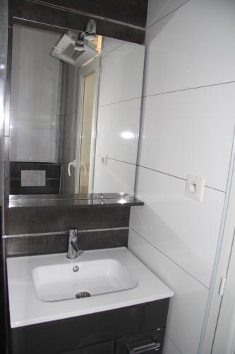 Un baño de Bastille Hostel