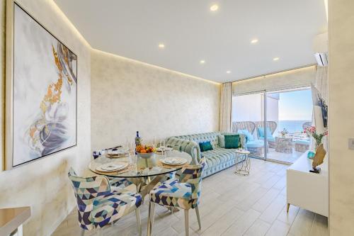 Sunset Bliss Penthouse with airco & heated pool