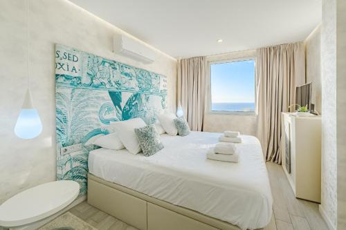 Sunset Bliss - Ocean View Penthouse - Heated Pool, Lounge Area, AC