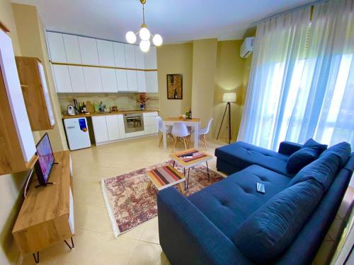 AROL Apartment, Golem