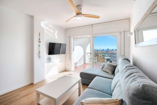 Estudio moderno con terraza y vistas al Mar