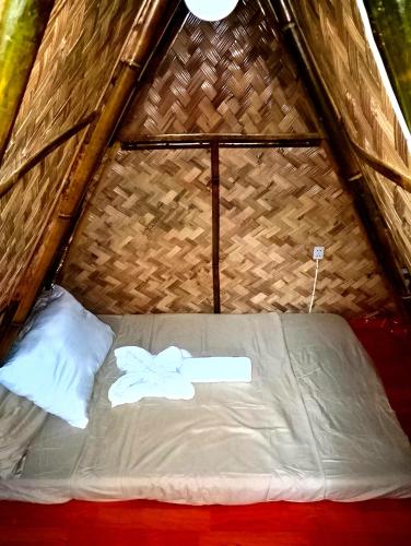 Postel nebo postele na pokoji v ubytování Seaside Camp Bucana