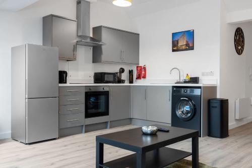 Foto Stunning 1 bed Penthouse Apartment in East Village, Belfast - Walk to City Centre, Roof Terrace 6