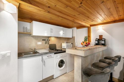 a kitchen with white cabinets and a washer and dryer at Magnifique studio Hypercentre Trains Plages au cœur de Golfe-Juan in Golfe-Juan