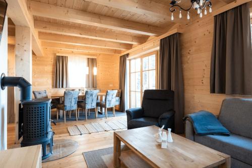 Posezení v ubytování Feriendorf Koralpe Chalet Arnika XL 28