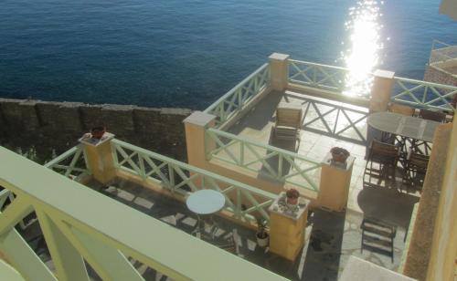 En balkong eller terrass på Apollonos Seafront Apartment