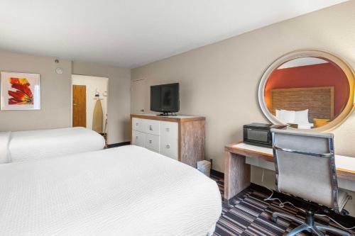 TV o dispositivi per l'intrattenimento presso Red Lion Hotel Charlotte