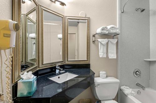Bagno di Red Lion Hotel Charlotte