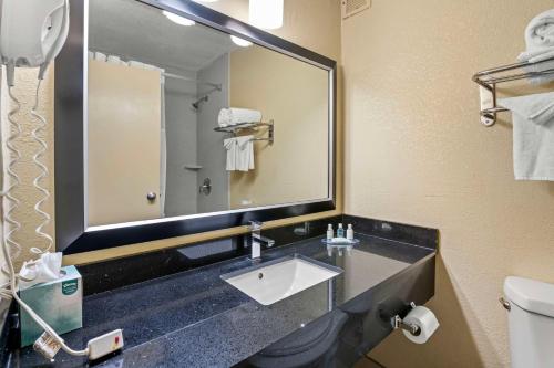 Bagno di Red Lion Hotel Charlotte