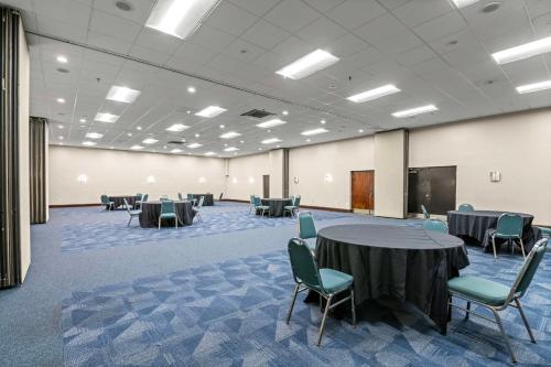 Zona business o sala conferenze di Red Lion Hotel Charlotte