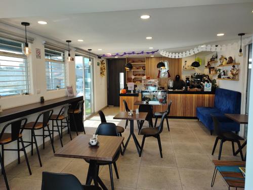 a restaurant with tables and chairs and a kitchen at Maison Lapinou in Momoxpan