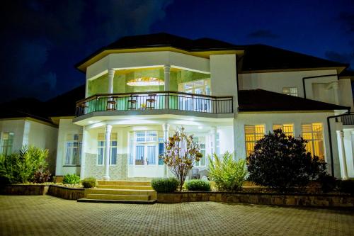 Uzeema Villa, Great for Big Families, Save More!!