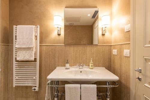 Palazzo Doni by Florence Art Apartments photo 91