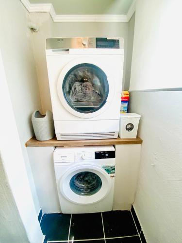 a washer and dryer in a small room at 80qm Luxus Apartment mit großer Terrasse in Saarbrücken