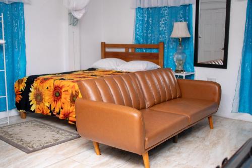 Postel nebo postele na pokoji v ubytování PRI Studio Apartment