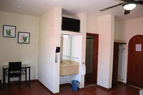 TV a/nebo společenská místnost v ubytování HOTEL CASA DE LAS PALOMAS