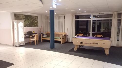 a room with a pool table in the middle of it at Le Roi du Sundgau près de la Horse - Mooslargue in Mooslargue