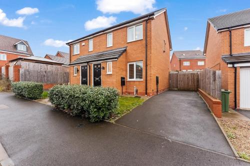 an empty driveway in front of a brick house at The Cerulean Manor, City Centre House, Large Drive, Free Parking, WiFi, Netflix in Coventry
