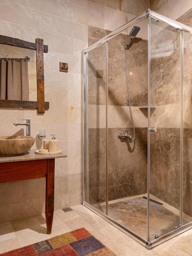 Phòng tắm tại Aza Cave Cappadocia Adult Hotel