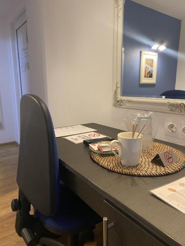 an office desk with a chair and a mirror at Pensiunea Pictorilor in Baia Mare