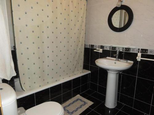 a bathroom with a toilet and a sink at Apartamento Playa Langosteira in Fisterra