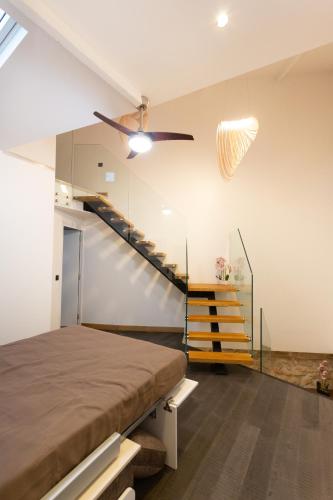 a bedroom with a bed and a staircase at Hôtel Léonard de Vinci II in Paris