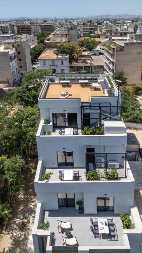 The Meta Stay - Sunny Retreat with Rooftop Access