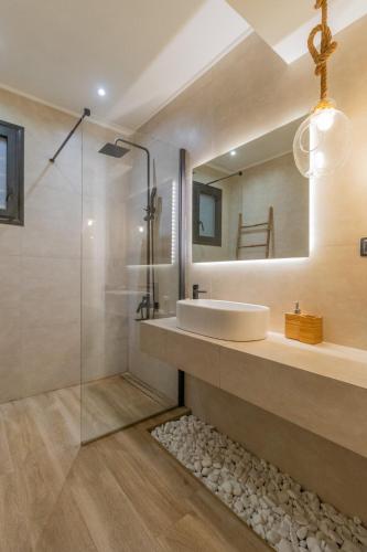 a bathroom with a sink and a mirror at OLIVOMARE in Kyparissia