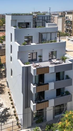 The Meta Stay - Backyard Oasis with Rooftop Access