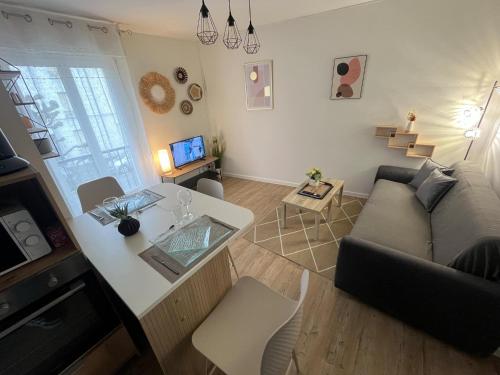 Appartement moderne Wifi Fibre et Parking privé gratuit avec balcon et ascenseur