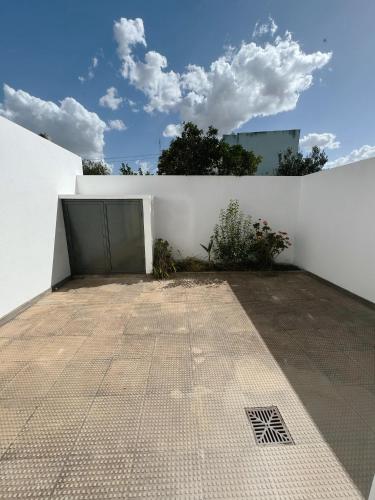 a white fence with a door and a tile floor at Departamento Balcarce en Olavarría in Olavarría