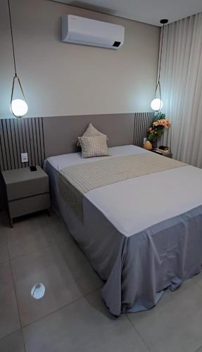 Ένα ή περισσότερα κρεβάτια σε δωμάτιο στο Linda casa com piscina
