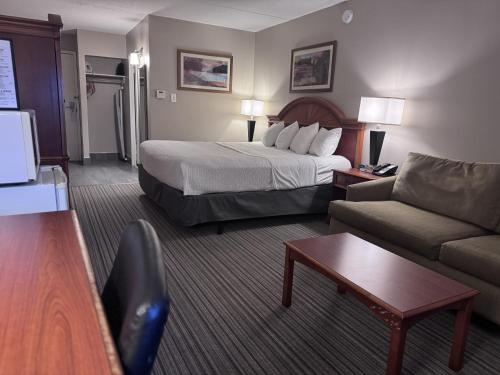 Postel nebo postele na pokoji v ubytování Ramada by Wyndham London