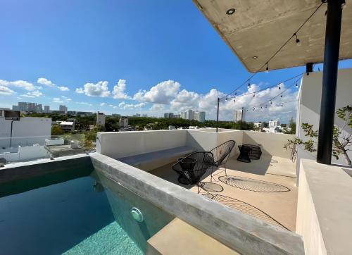 a balcony with a swimming pool on top of a building at Mangle By Andiani in Cancún