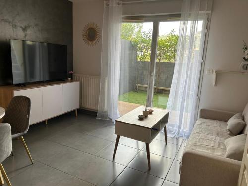 Photo de la galerie de l'établissement Charmant studio avec terrasse, à Six-Fours-les-Plages