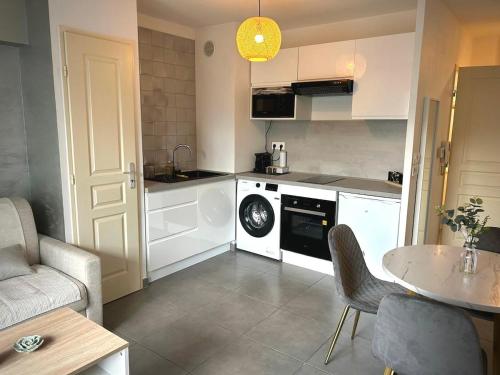 Photo de la galerie de l'établissement Charmant studio avec terrasse, à Six-Fours-les-Plages