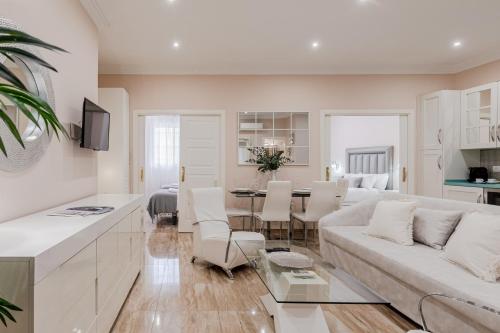 ISG Apartments Jose de Velilla Centro Parking