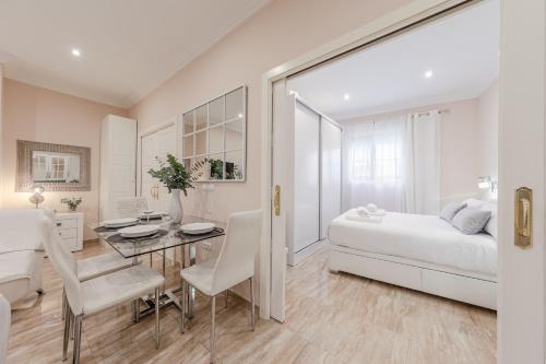 ISG Apartments Jose de Velilla Centro Parking