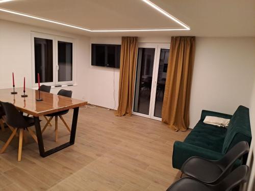 TV a/nebo společenská místnost v ubytování Adventura