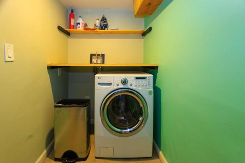 Φωτογραφία από το άλμπουμ του Smart House [HotTub/Pets/420] στο Ντένβερ