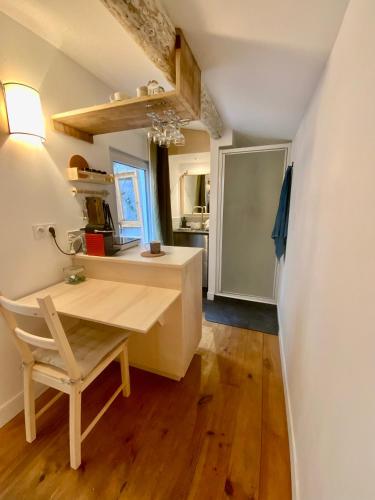Photo de la galerie de l'établissement Tiny house au fond du jardin en plein centre ville, à Marseille