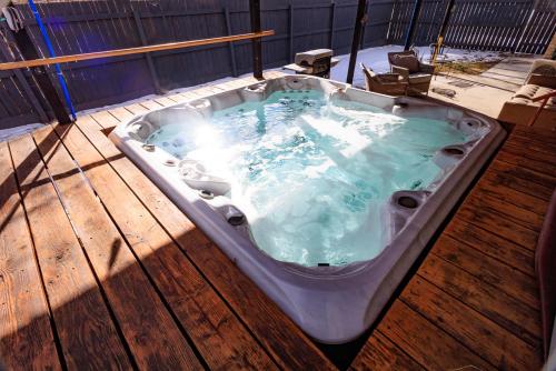 Φωτογραφία από το άλμπουμ του Smart House [HotTub/Pets/420] στο Ντένβερ