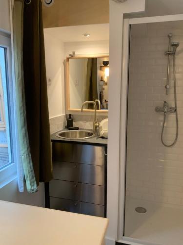 Photo de la galerie de l'établissement Tiny house au fond du jardin en plein centre ville, à Marseille