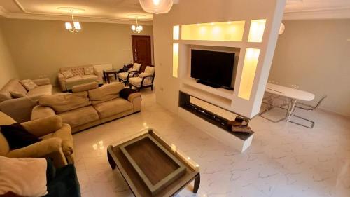 Φωτογραφία από το άλμπουμ του Heart of Jubiha - Amman - Fully furnished Flat στο Αμμάν
