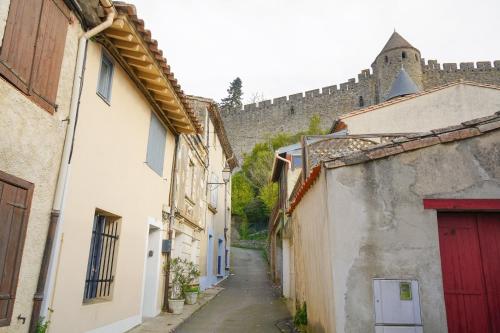 Au pied des remparts- Maison de caractère-3 Ch-AC